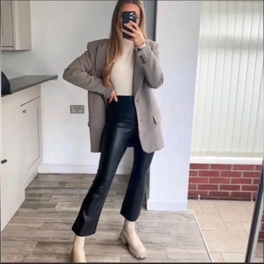 BLOGGERS FAVORITE NWT Zara Faux Leather Mini Flared Pants - Picture 10 of 15
